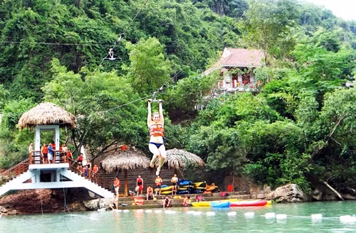 Hệ thống Zipline Sông Chày-Hang Tối thuộc Vườn Quốc gia Phong Nha-Kẻ Bàng.