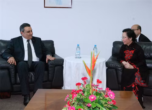 Phó Chủ tịch nước Nguyễn Thị Doan tiếp xúc song phương với ông Mehdi Jomaa, Thủ tướng Chính phủ lâm thời Cộng hòa Tunisia