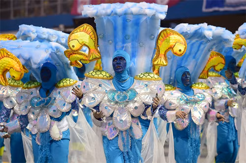 Các vũ công Samba thuộc trường Nene de Vila Matilde biểu diễn trong đêm đầu tiên của lễ hội tại Sao Paulo ngày 13/2. AFP-TTXVN
