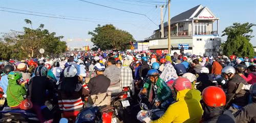 Quốc lộ 62 kẹt cứng trong dịp Tết nguyên đán 2019. Nguồn: Báo Long An online