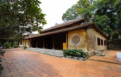 Tháp Điều Ngự trong chùa Thánh Duyên, nơi để vua điều phục và chế ngự tâm. Ảnh: Hồ Cầu - TTXVN Chính điện chùa Thánh Duyên. Ảnh: Hồ Cầu - TTXVN Ngôi chính điện chùa Thánh Duyên. Ảnh: Hồ Cầu - TTXVN Cổng tam quan chùa Thánh Duyên. Ảnh: Hồ Cầu - TTXVN