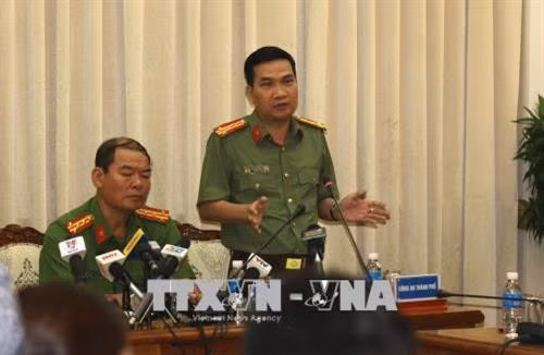 Đại diện Lãnh đạo Công an TP. Hồ Chí Minh cung cấp các thông tin liên quan đến vụ cháy tầng hầm chung cư Caria Plaza. Ảnh: Trần Xuân Tình – TTXVN