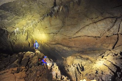 Vẻ đẹp đầy mê hoặc với nhiều hình hài thạch nhũ mà không nơi nào có được trong Xuyên Sơn Hồ tại Di sản Thiên nhiên Thế giới Phong Nha-Kẻ Bàng. Ảnh: Minh Đức - TTXVN.