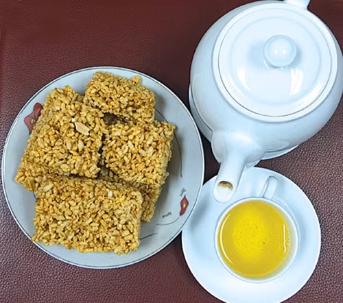Khẩu sli, món bánh bỏng đặc biệt của người Nùng.