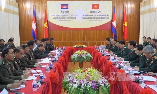 Quang cảnh buổi hội đàm giữa Đoàn đại biểu Quân sự cấp cao Việt Nam và Vương quốc Campuchia. Ảnh: Văn Sơn-TTXVN
