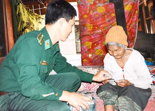 Khám và thăm hỏi người bệnh tận nhà