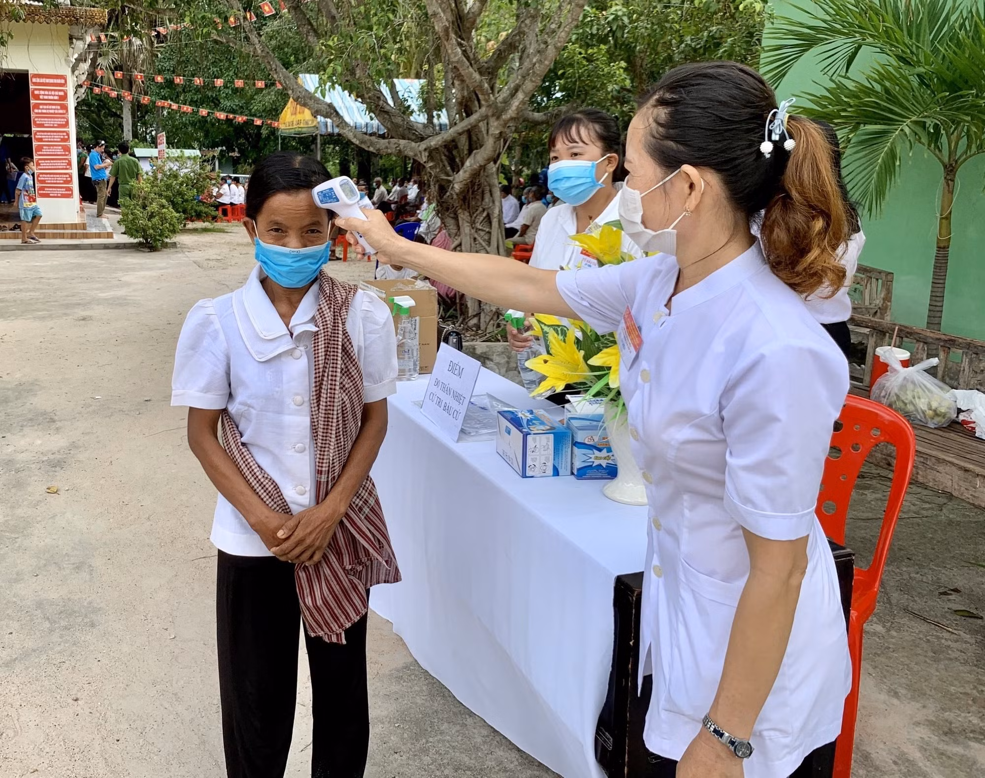 Cử tri đồng bào dân tộc, tôn giáo, vùng sâu, vùng xa, khu vực biên giới nô nức tham gia bầu cử ảnh 5