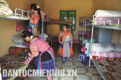Chính sách hỗ trợ học sinh bán trú được triển khai có hiệu quả ở huyện Mường Khương đã thúc đẩy học sinh dân tộc vùng cao đến trường. Trong ảnh: Phòng ở bán trú cho học sinh dân tộc Mông tại Trường phổ thông dân tộc bán trú - trung học cơ sở xã Tả Thàng