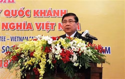 Ông Nguyễn Thành Phong, Chủ tịch Ủy ban nhân dân Thành phố Hồ Chí Minh phát biểu tại buổi chiêu đãi. Ảnh: Xuân Khu-TTXVN