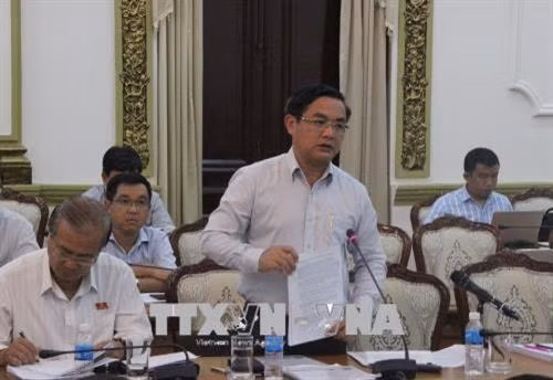 Ông Trần Trọng Tuấn, Giám đốc Sở Xây dựng Thành phố Hồ Chí Minh trả lời các câu hỏi của đại biểu Hội đồng nhân dân. Ảnh: Xuân Dự - TTXVN