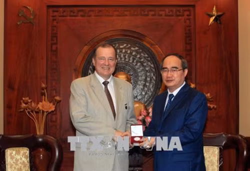 Bí thư Thành ủy Thành phố Hồ Chí Minh Nguyễn Thiện Nhân tiếp ông Katanandov Sergey Leonidovich. Ảnh: Xuân Khu-TTXVN