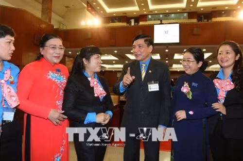 Chủ tịch Tổng Liên đoàn Lao động Việt Nam Bùi Văn Cường với các đại biểu dự đại hội. Ảnh: Thanh Vũ – TTXVN