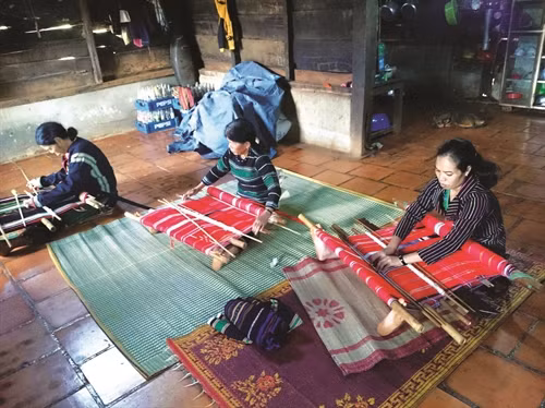 Dệt thổ cẩm - một nét văn hóa truyền thống của đồng bào M’Nông được bảo tồn và phát triển.
