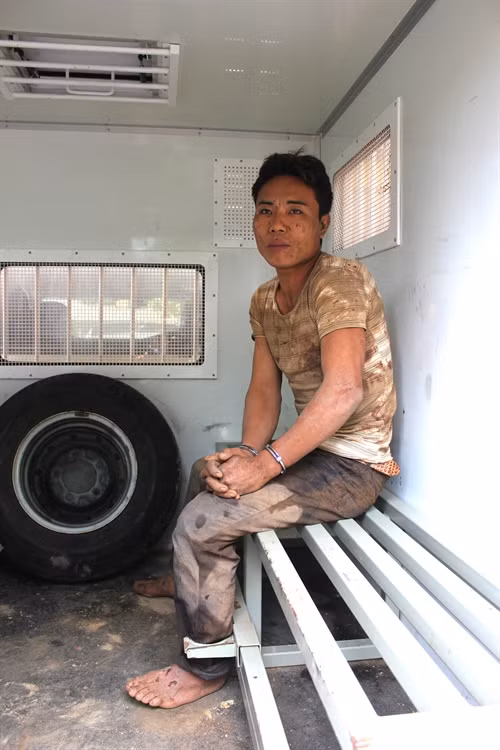 Nghi phạm Phù Minh Tuấn bị tạm giữ. Ảnh: Trung Thực - TTXVN phát