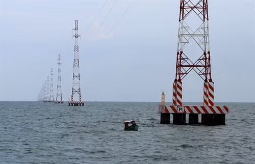 Đường dây 110kV vượt biển quy mô lớn nhất Việt Nam, lần đầu tiên được thực hiện tại Kiên Giang.