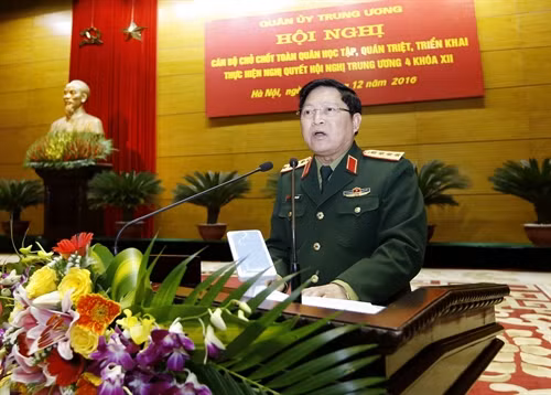 Đại tướng Ngô Xuân Lịch, Ủy viên Bộ Chính trị, Phó Bí thư Quân ủy Trung ương, Bộ trưởng Bộ Quốc phòng phát biểu tại hội nghị. Ảnh: An Đăng – TTXVN