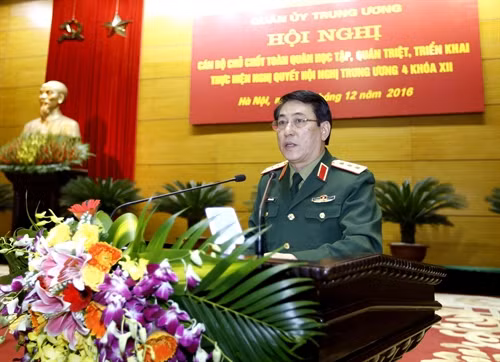 Thượng tướng Lương Cường, Bí thư Trung ương Đảng, Ủy viên Thường vụ Quân ủy Trung ương, Chủ nhiệm Tổng cục Chính trị quân đội nhân dân Việt Nam phát biểu tại hội nghị. Ảnh: An Đăng - TTXVN