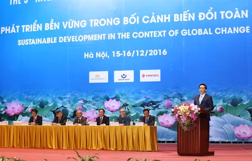 Phó Thủ tướng Vũ Đức Đam phát biểu tại hội thảo. Ảnh: Phương Hoa – TTXVN