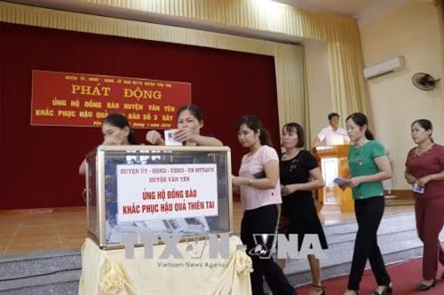 Lễ phát động, ủng hộ người dân huyện Văn Yên bị thiệt hại do mưa lũ. Ảnh: Việt Dũng - TTXVN