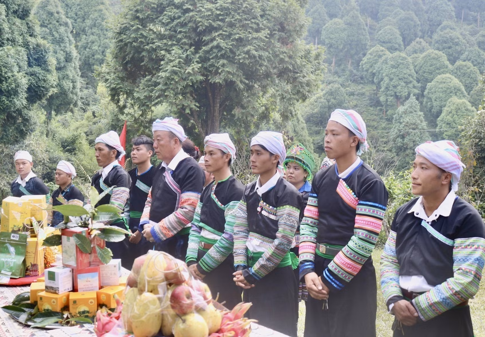 Lễ hội tôn vinh cây chè tổ - bảo vệ và phát triển giống chè quý Suối Giàng ảnh 4