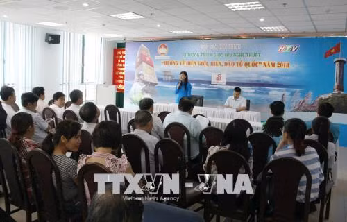 Quang cảnh buổi họp báo giới thiệu Chương trình giao lưu nghệ thuật “Hướng về biên giới, biển, đảo Tổ quốc” năm 2018. Ảnh: Tiến Lực – TTXVN .