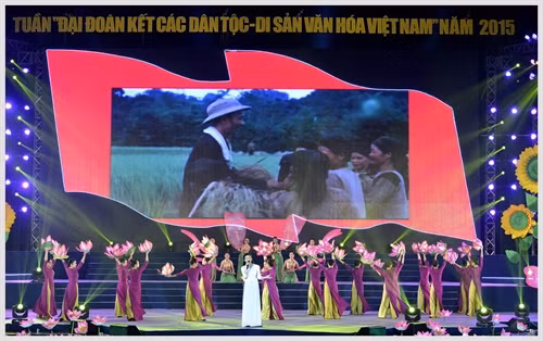 Chương trình nghệ thuật tại lễ khai mạc Tuần lễ Đại đoàn kết các dân tộc - Di sản văn hóa Việt Nam 2015. Ảnh: Nguyễn Dân- TTXVN