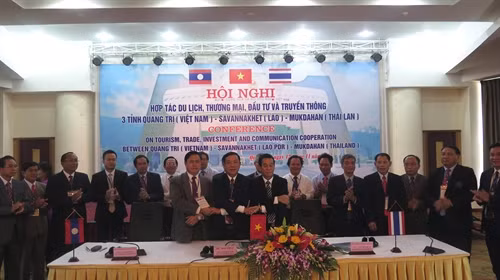 Lễ ký biên bản ghi nhớ nhất trí một số nội dung trong hợp tác du lịch, thương mại, đầu tư và truyền thông tại Hội nghị.
