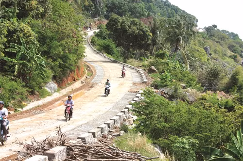 Đường giao thông ở các xã đảo của huyện Kiên Hải (Kiên Giang) đã được bê tông hóa. Ảnh: TTXVN