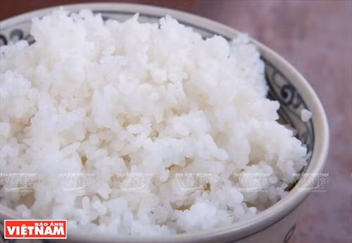 Gạo nấu cơm hến là loại gạo khô và tơi xốp