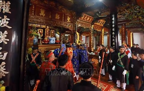 Nghi lễ tại đình Đại làng Triều Khúc. Ảnh: Hoàng Hùng - TTXVN