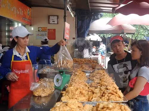 Chả mực là món ăn được nhiều khách hàng lựa chọn khi đến với Hạ Long