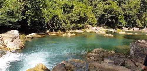 Hình ảnh tuyệt đẹp của hồ trên núi tuyến du lịch khám phá thiên nhiên, tìm hiểu văn hóa cộng đồng người Vân Kiều tại Quảng Bình. Ảnh: Võ Dung-TTXVN