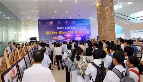 Quang cảnh lễ khai mạc Triển lãm ảnh “Biển đảo Tổ quốc”. Ảnh: Trần Lê Lâm - TTXVN