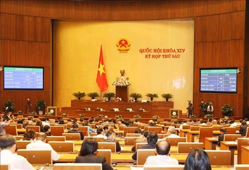 Đại biểu Quốc hội thông qua toàn văn Nghị quyết về dự toán ngân sách nhà nước năm 2019. Ảnh: Phương Hoa - TTXVN