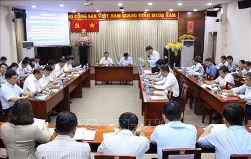 Đoàn giám sát Hội đồng nhân dân Thành phố Hồ Chí Minh làm việc với Sở Tài nguyên và Môi trường. Ảnh: Xuân Dự - TTXVN
