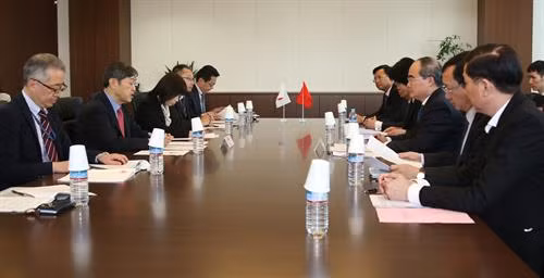Quang cảnh làm giữa Đoàn lãnh đạo Thành phố Hồ Chí Minh việc với JICA