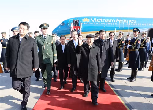 Tổng Bí thư Nguyễn Phú Trọng và đoàn đại biểu cấp cao Việt Nam đến sân bay quốc tế Bắc Kinh, bắt đầu thăm chuyến thăm chính thức CHND Trung Hoa từ ngày 12/1 đến 15/1/2017. Ảnh: Trí Dũng – TTXVN