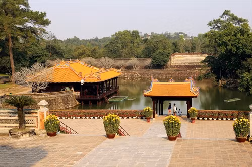 Xung Khiêm Tạ trong lăng Tự Đức.
