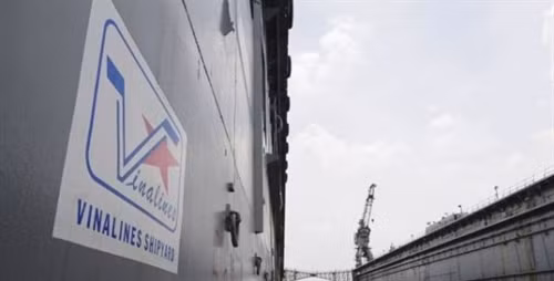 Vinalines đề xuất bán đấu giá nguyên trạng ụ nổi 83M với giá khởi điểm bằng giá thẩm định là 34,8 tỷ đồng.