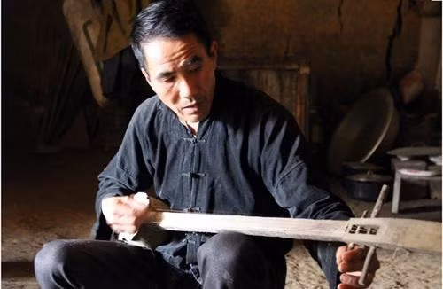Nghệ nhân dân gian Vàng Sín Phìn. Ảnh: baolaocai.vn