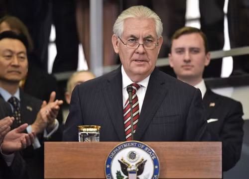 Trong ảnh: Ngoại trưởng Mỹ Rex Tillerson trong một sự kiện tại trụ sở Bộ ở Washington, ngày 2/2. AFP/ TTXVN