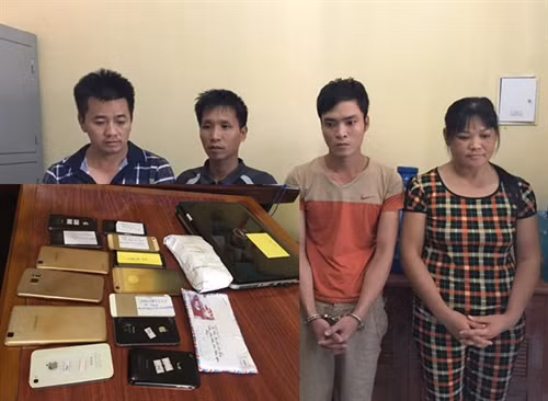 Các đối tượng trong đường dây đánh bạc và số tang vật thu được