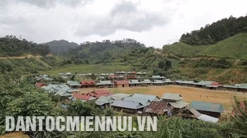 Nhờ sự quan tâm của Đảng và Nhà nước, cuộc sống của đòng bào Cơ - tu ở khu tái định cư xã A Xan đã khá hơn trước rất nhiều.