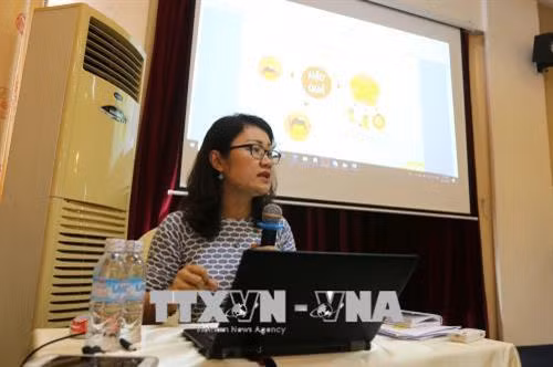 Bà Lê Thị Lan Phương, chuyên gia dự án của Cơ quan Liên hiệp quốc về Bình đẳng giới và tạo quyền cho phụ nữ (UN Women), giới thiệu chương trình truyền thông về bình đẳng giới và phòng ngừa quấy rối tình dục nơi công cộng. Ảnh: Thanh Vũ-TTXVN