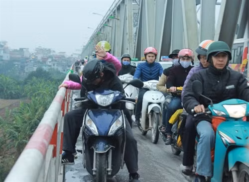 Tết ông Công ông Táo, lại chuyện xả rác sông Hồng ảnh 7