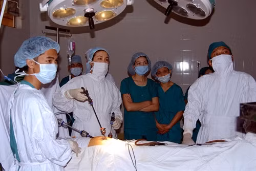 Ứng dụng khoa học - kỹ thuật cao trong điều trị người bệnh ở Gia Lai