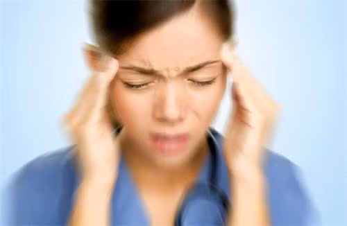 Các chứng đau đầu gây nhiều phiền toái cho người bệnh.