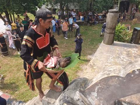 Tái hiện Lễ cúng lên nhà Rông mới của đồng bào Jrai ảnh 5