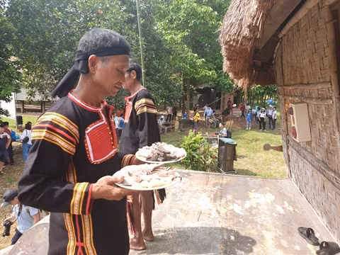 Tái hiện Lễ cúng lên nhà Rông mới của đồng bào Jrai ảnh 6