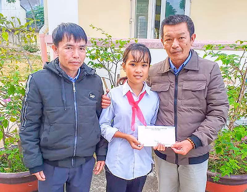 Gieo niềm tin, ước mơ cho học trò nghèo ảnh 3